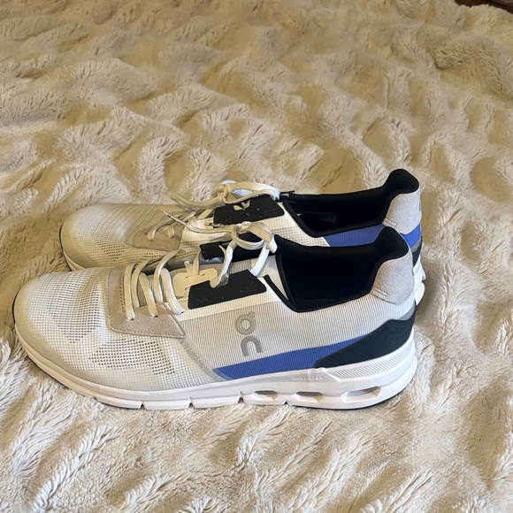 On Running Men\'s White and Black Sneakers